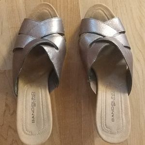 Bandolino gold wedges